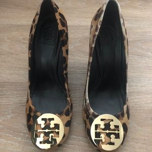 Tory Burch Sally Leopard Ponyhair Wedge Size 8.5